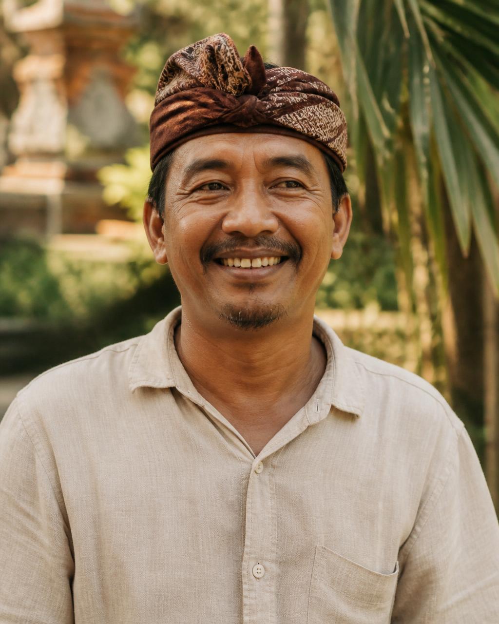 Portrait of Donald, team leader at Candidasa Bali Driver